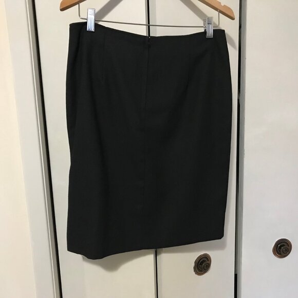 Isaac Mizrahi Ladies Black Skirt Size 14 - Picture 2 of 2